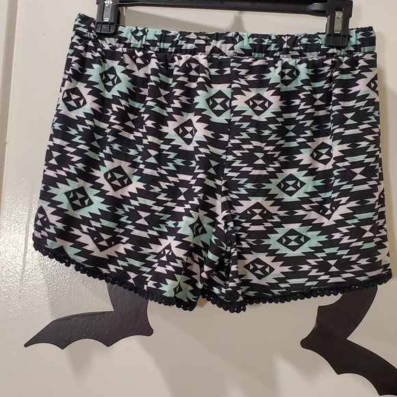 No Boundaries Medium Mint and Black Tribal Shorts - Picture 3 of 3